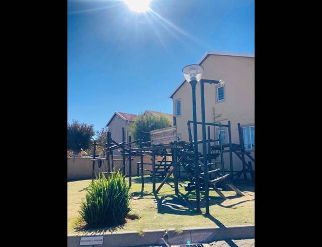 3 BEDROOM TOWNHOUSE FOR SALE IN ORMONDE